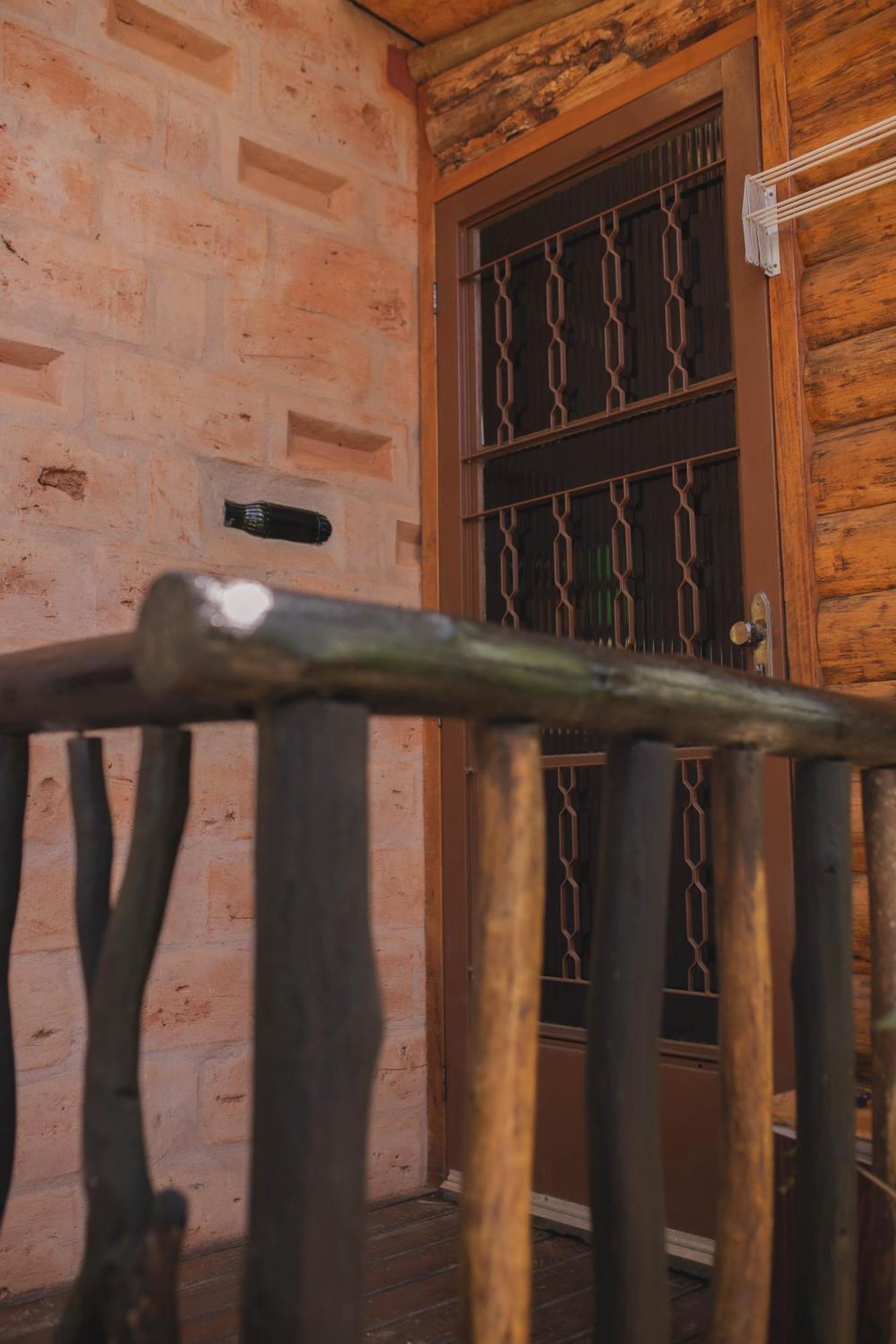 Fora De Estrada Chalet